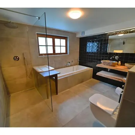 Beautiful Wooden Chalet With Large Garden And Balcony, Located In ברוו