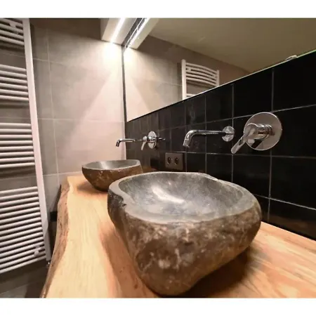 בית נופש Beautiful Wooden Chalet With Large Garden And Balcony, Located In ברוו
