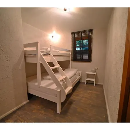 Beautiful Wooden Chalet With Large Garden And Balcony, Located In בית נופש *