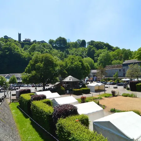 Beautiful Wooden Chalet With Large Garden And Balcony, Located In